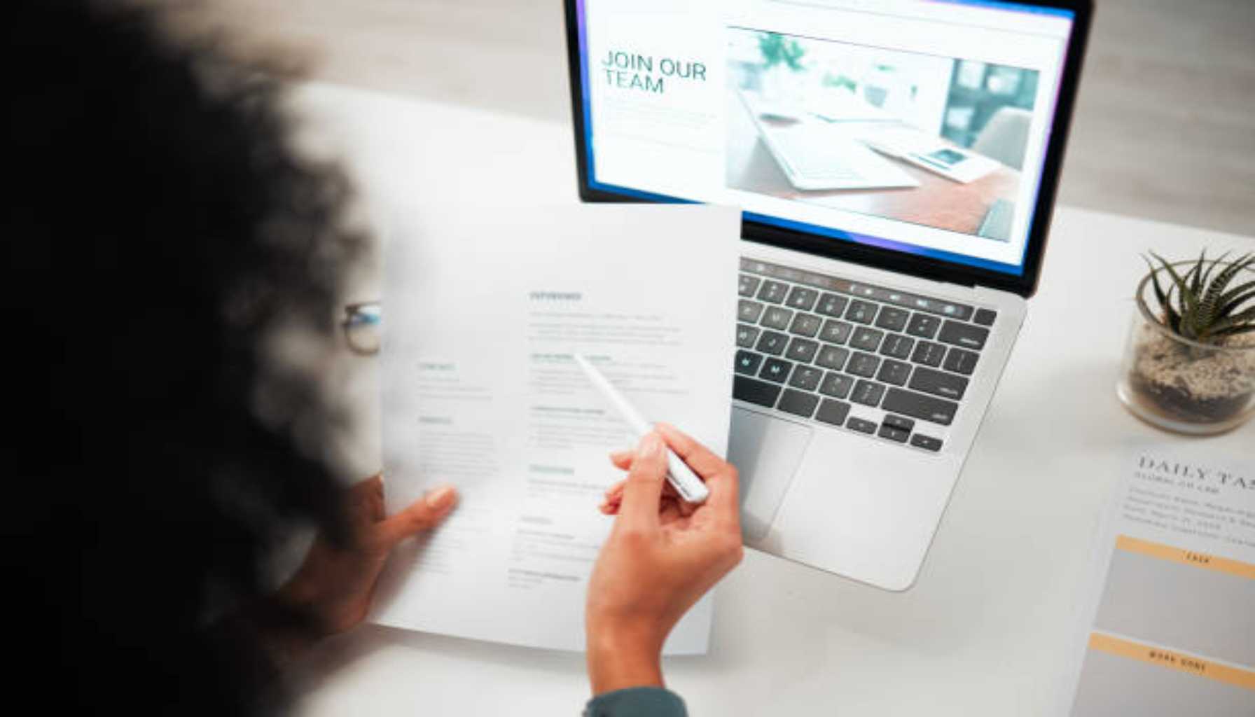 How to Order a Resume Online in 2025